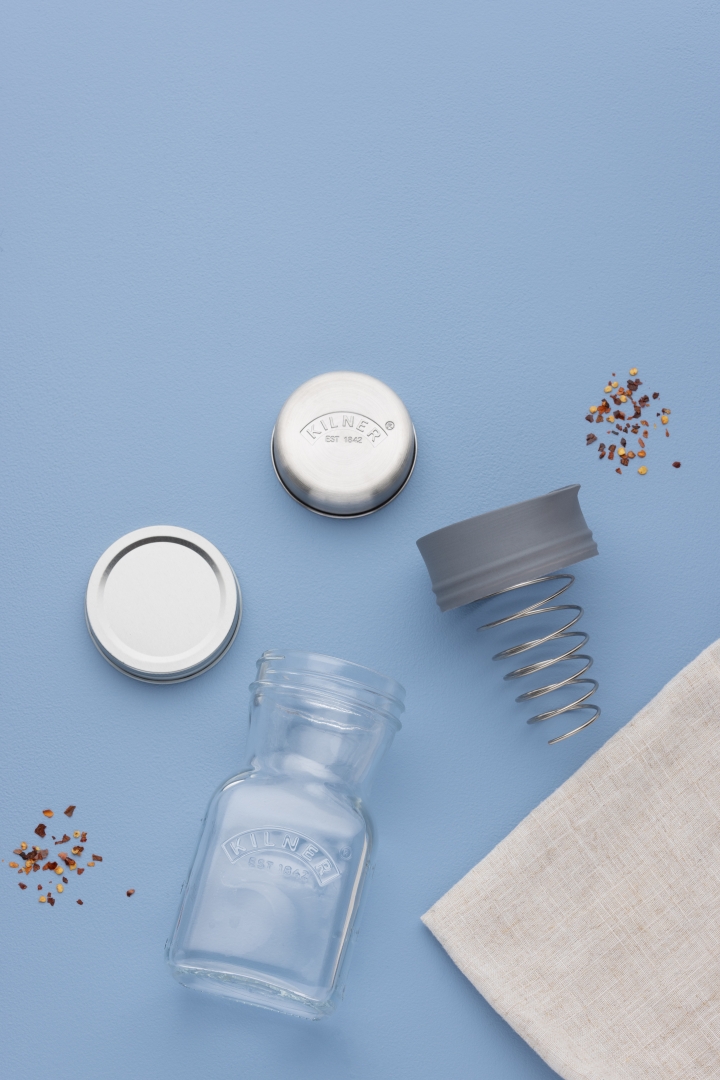 Salatikastme valmistamise anum Kilner